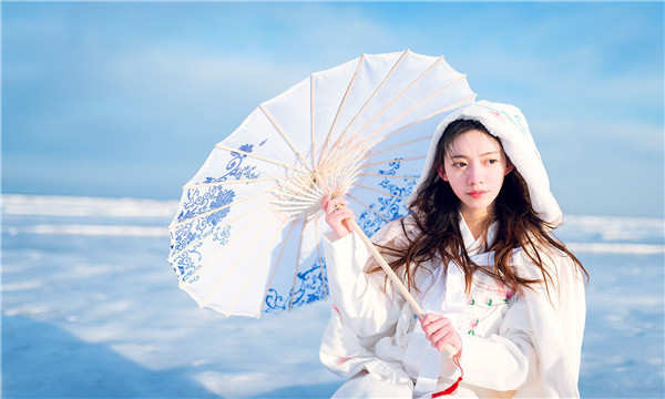 鸡冠试管代怀生子多少钱一个？助孕之路的费用分析与方案选择